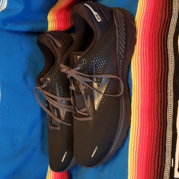 Brooks - Picture 3 of 9